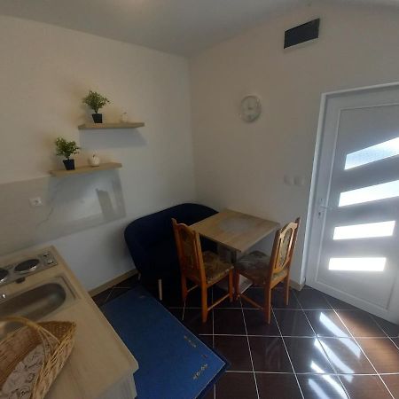 Studio Apartman Sutic Kaštel Novi Buitenkant foto