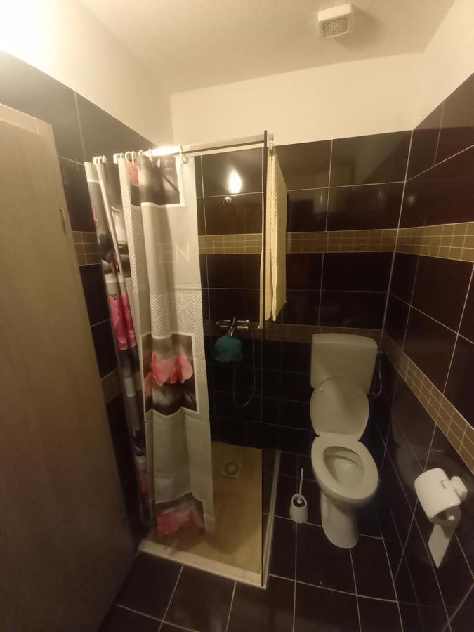 Studio Apartman Sutic Kaštel Novi Buitenkant foto