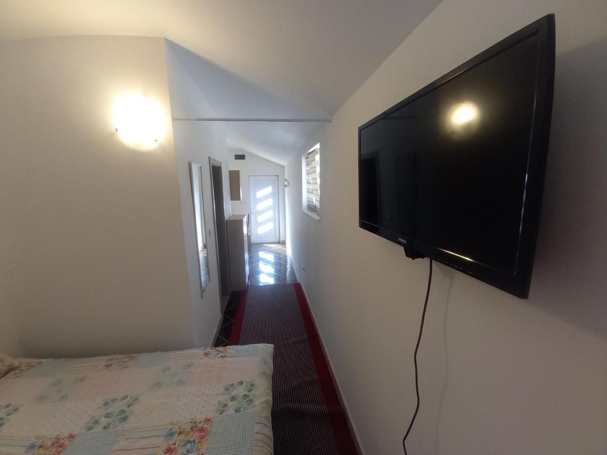 Studio Apartman Sutic Kaštel Novi Buitenkant foto