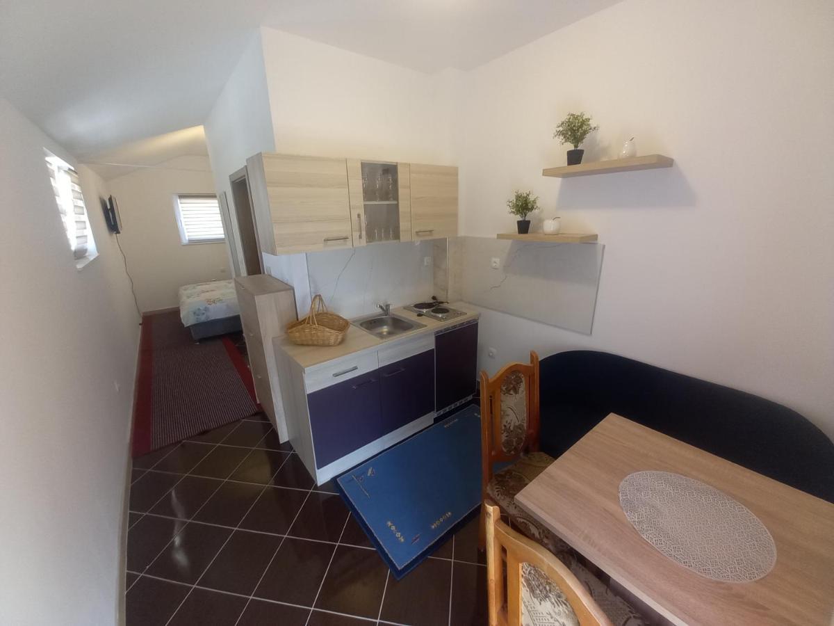 Studio Apartman Sutic Kaštel Novi Buitenkant foto