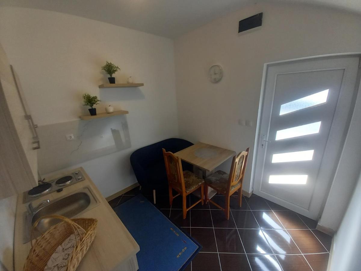 Studio Apartman Sutic Kaštel Novi Buitenkant foto