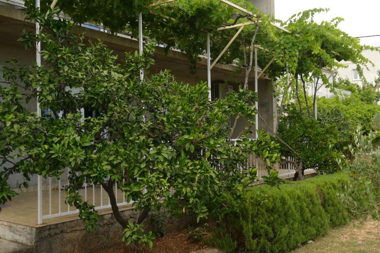 Studio Apartman Sutic Kaštel Novi Buitenkant foto